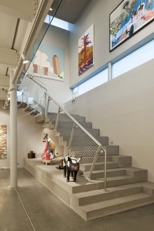 Модерно бетонно стълбище