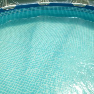 Membersihkan kolam dengan hijau