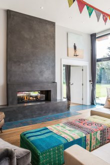 Сиви завеси на френски прозорци