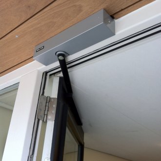 По-близо до пластмасова врата