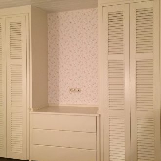 Мебели с врати за тамбури