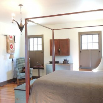 Проста селска спалня