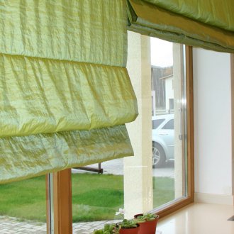 Green roman curtains