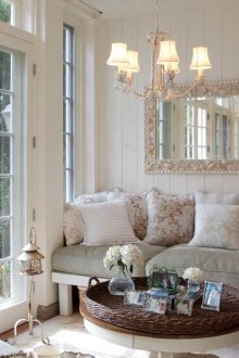 Дневна в стил Прованс с гледка към градината