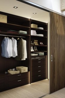 Дървени врати към съблекалнята