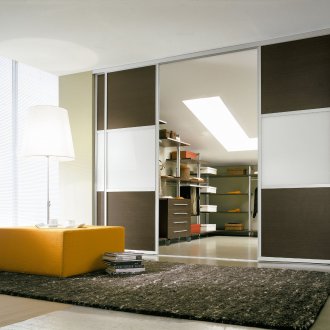 Гардеробни врати