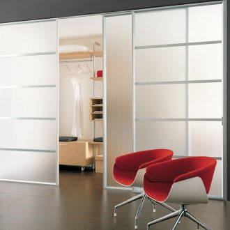 Стъклени врати към съблекалнята