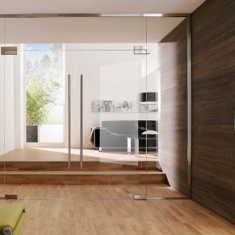 Шарнирна врата в коридора