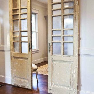 Окачени антични врати