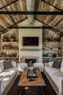 Голяма кухня в кънтри стил