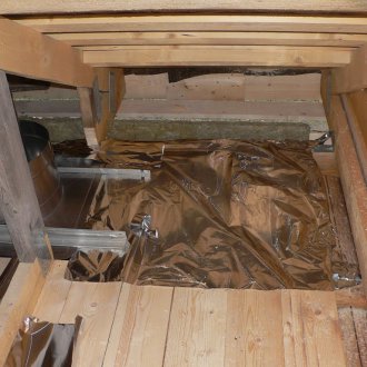 Penebat siling dalam mandi dengan kerajang