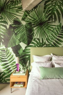 Зелен тапет с изображението на листа в интериора