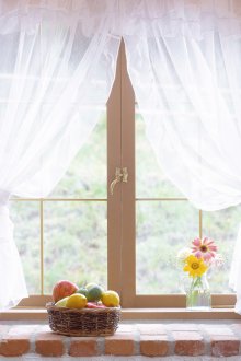 Бели къси завеси