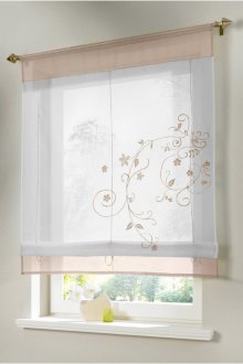 Къси завеси с модел