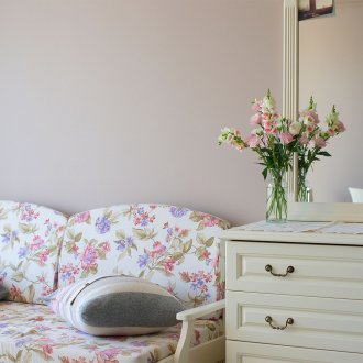 Монохромен тапет в стила на Прованс