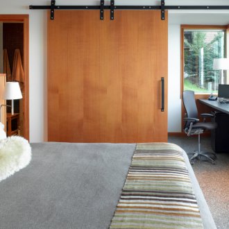 Дървена врата за спалня