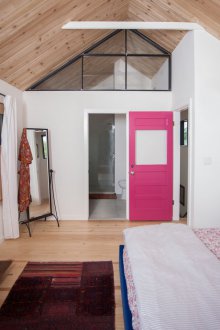 Розова врата на спалнята