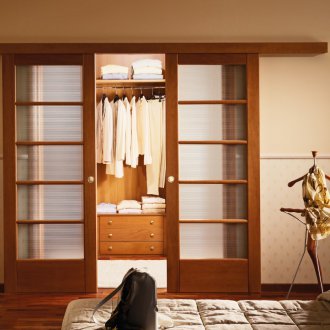 Двойна врата към спалнята