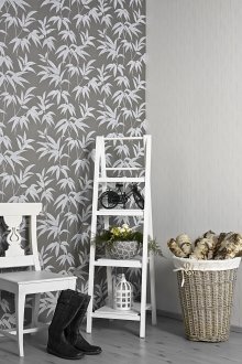 Сив тапет в коридора