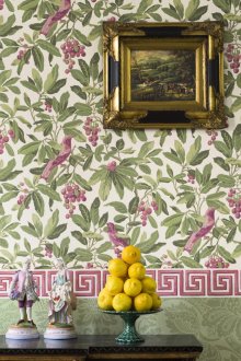 Bright floral wallpaper for the hallway