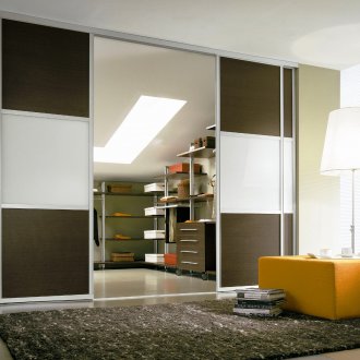 Гардероб с плъзгащи се врати