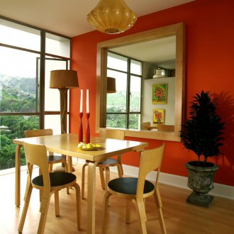 Оранжев тапет в къщата