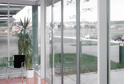 Automatic aluminum door