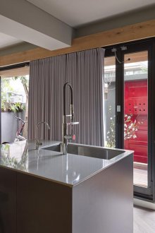 Автоматична кухненска врата