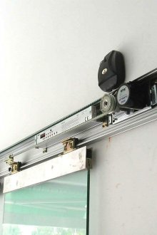 Автоматична плъзгаща се врата