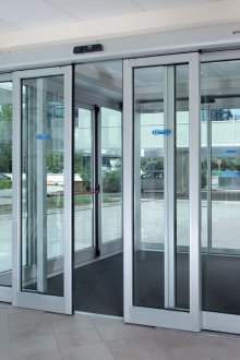 Автоматична метална врата