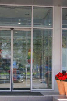 Автоматична входна врата