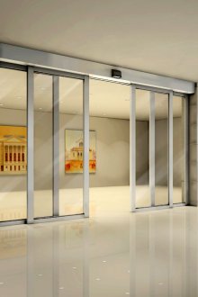 Автоматична врата с механизъм за затваряне