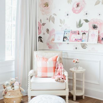 Завеси за момичето