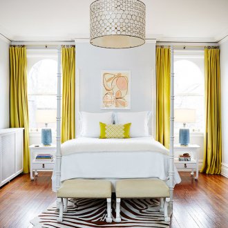 Сатенени жълти завеси