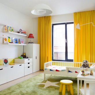 Жълти завеси в детската стая