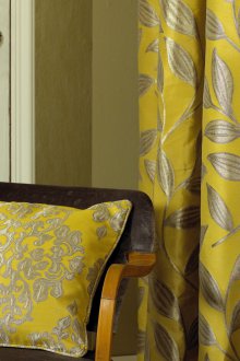 Жълти завеси със сребро