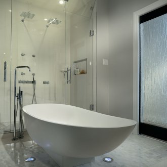 Стъклена врата в банята