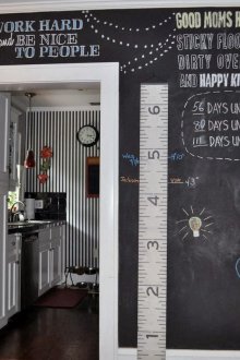 Стена с надписи в интериора