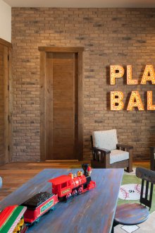 Надписът в интериора