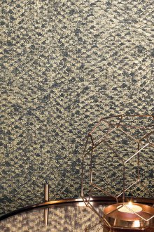 Тапет под кожата със злато