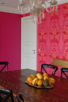 Безшевен розов тапет