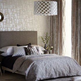 Кукли в спалнята