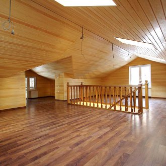 Панели от масивно дърво на тавана