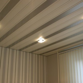 Сребърни панели на тавана