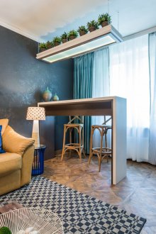 Сини сатенени завеси