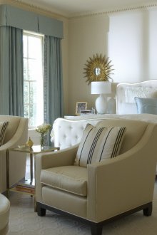 Сини завеси в спалнята