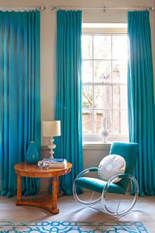 Ярки сини завеси