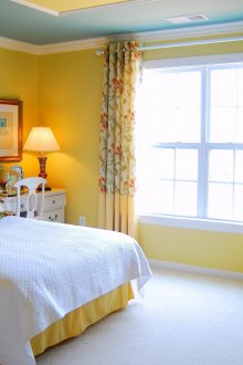 Жълт безшевен тапет