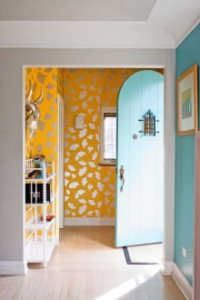 Жълт тапет в къщата