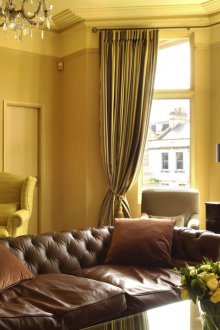 Жълт обикновен тапет